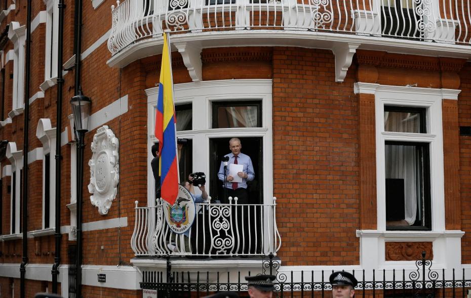 Le siège de Julian Assange est une mascarade – par John Pilger
